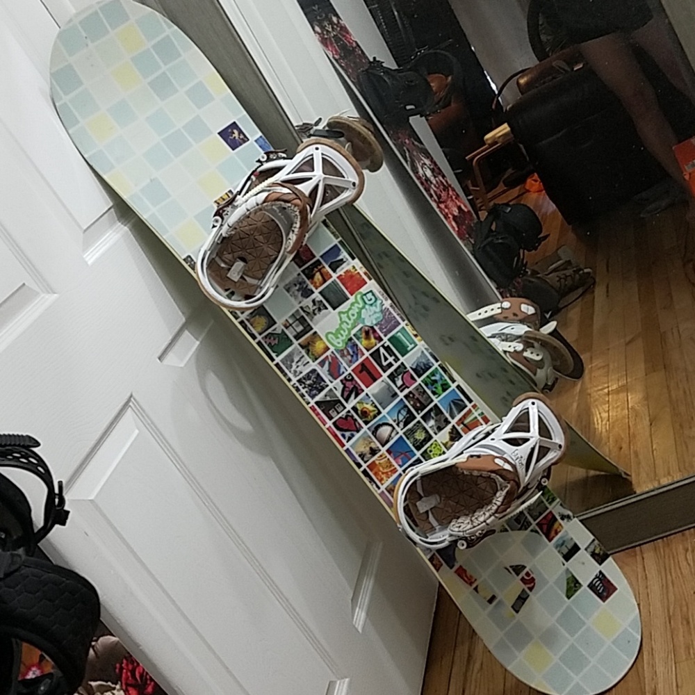 Burton Snowboard set up. 141 cm, true twin, camber